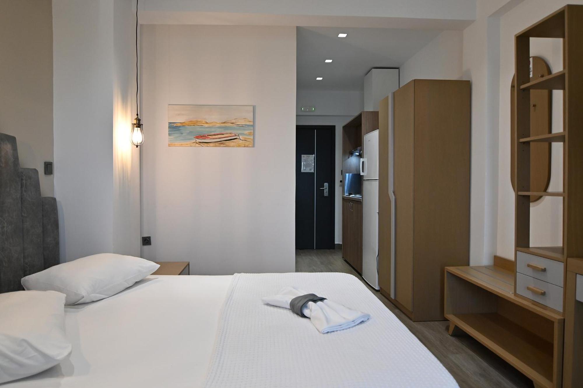 Amalia Rooms Sea View Vrasná エクステリア 写真