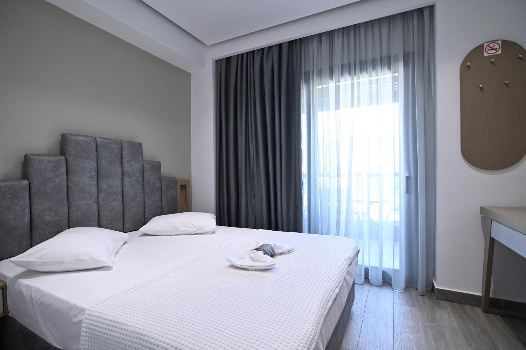 Amalia Rooms Sea View Vrasná エクステリア 写真